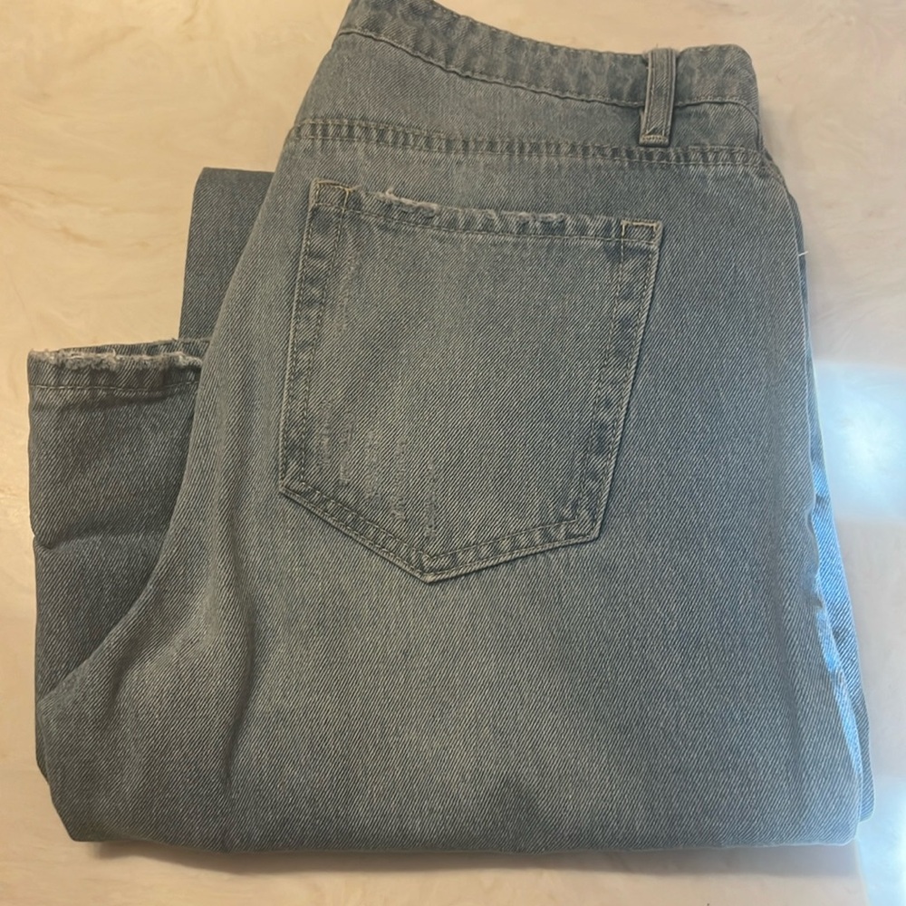 Distressed jeans size 29